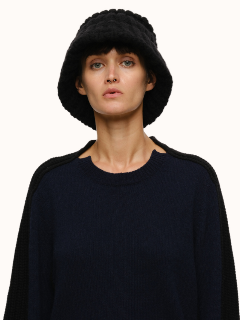 Bett Bucket Hat Hand-Knitted in Recycled Cashmere & Recycled Wool